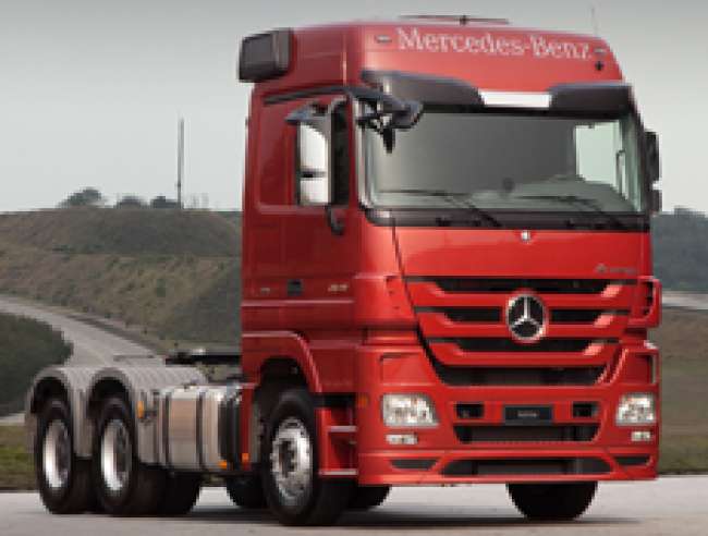 Novos modelos de caminhões e comerciais leves, da Mercedes-Benz