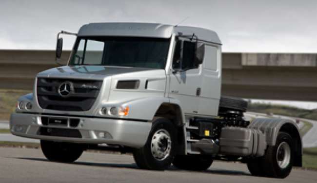 Novos modelos de caminhões e comerciais leves, da Mercedes-Benz