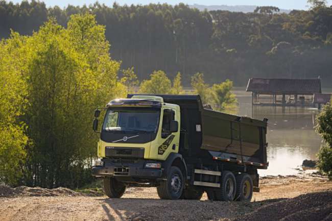 Novo caminhão VM fora de estrada, da Volvo