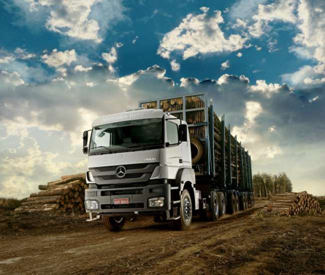 JSL compra 152 caminhões Mercedes-Benz