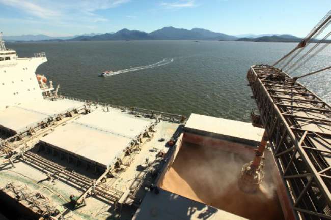 Porto de Paranaguá registra aumento na movimentação de cargas