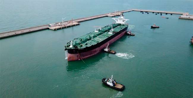 Primeiro navio classe VLCC atraca no T-Oil da Açu Petróleo