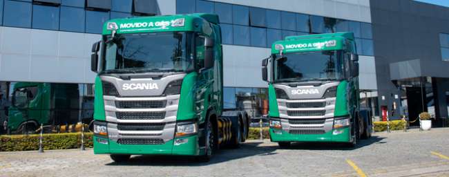 Scania entrega os primeiros caminhões movidos a GNV e biometano do Brasil