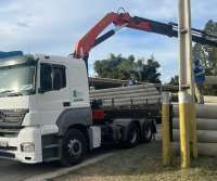 JPLog realiza transporte emergencial de postes de concreto