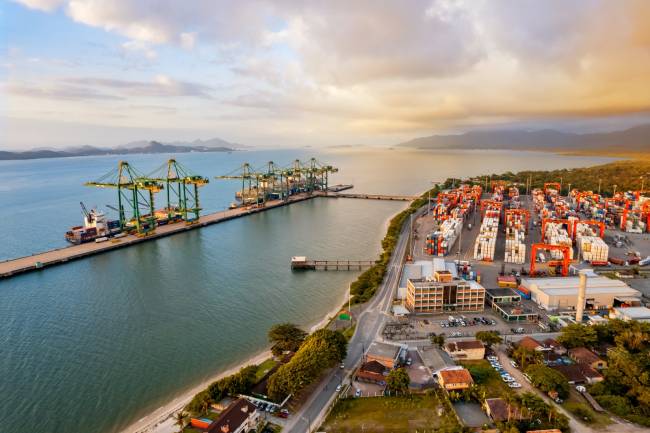 Movimentações no Porto Itapoá crescem 18% no 1º semestre de 2023
