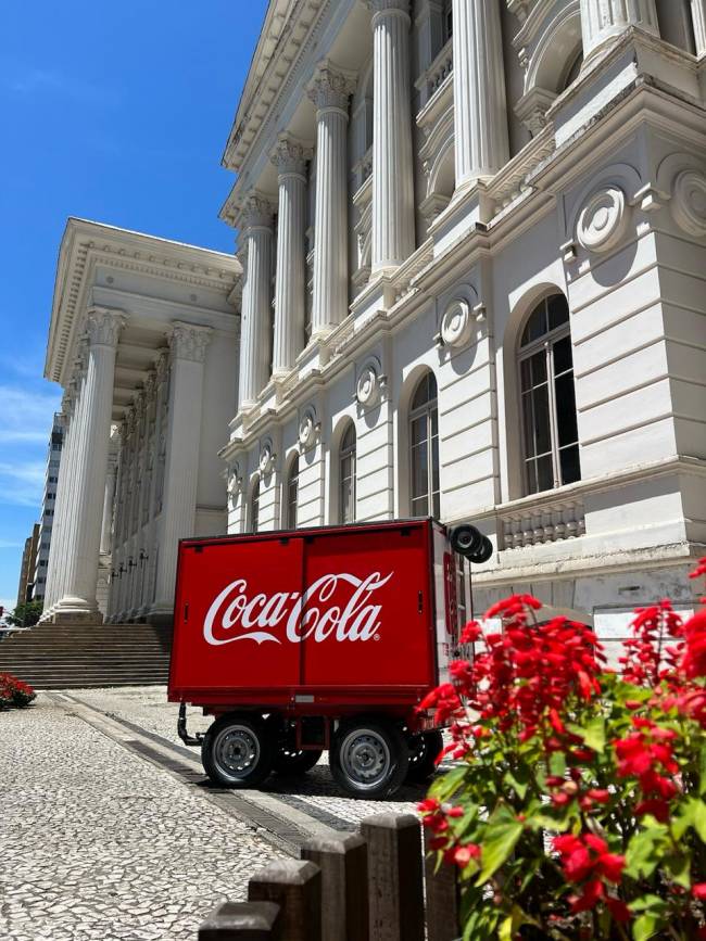 Coca-Cola FEMSA Brasil renova frota de distribuição em Curitiba com veículos elétricos