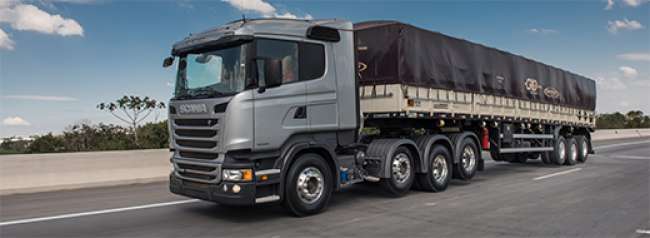 Cavalo mecânico 8x2, da Scania