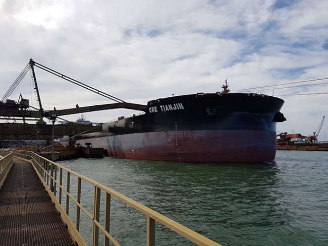 Terminal da Vale no Espírito Santo opera navio VLOC