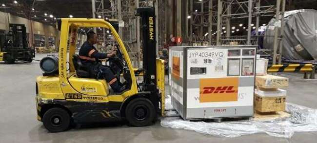 DHL transporta 1,3 milhão de testes do coronavírus para o Brasil