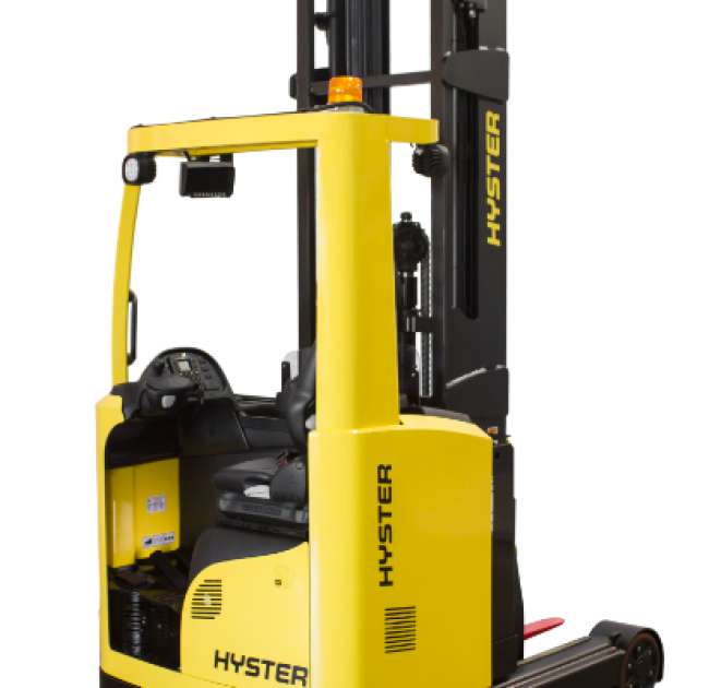 Hyster aprimora operação e conforto da linha de empilhadeiras retráteis