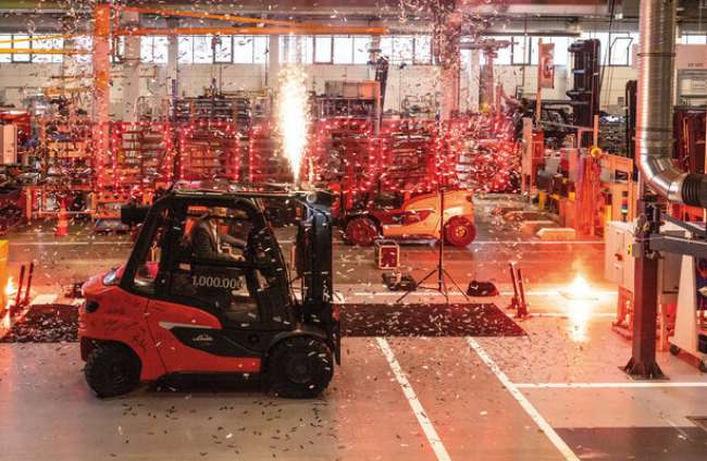 Linde Material Handling comemora milionésimo veículo produzido em Aschaffenburg