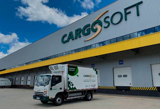 Cargosoft completa 20 anos com investimentos em uma frota completa com controle de temperatura e umidade 