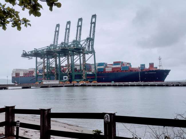 Porto Itapoá recebe o maior navio de sua história