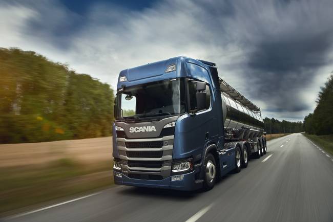 Scania lança gama Plus de caminhões e novos serviços no mercado brasileiro