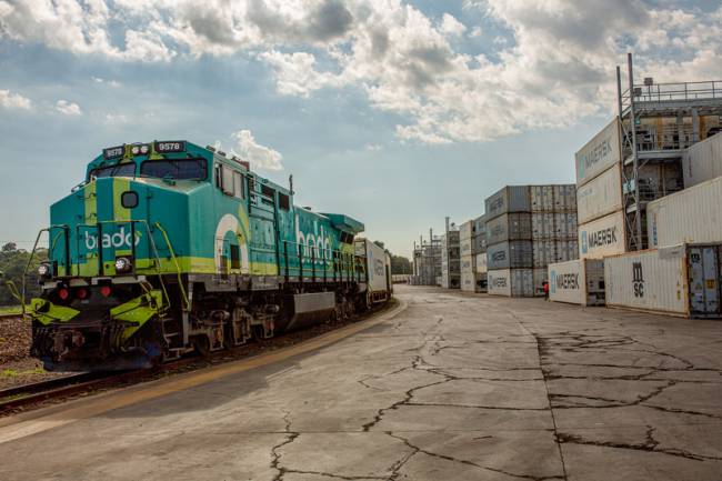 Brado inicia novas operações de trens de contêineres na Ferrovia Norte-Sul; conheça a nova rota