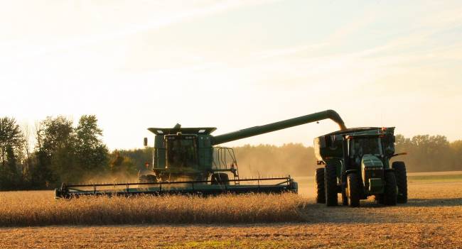 Agronegócio e petróleo impulsionam balança comercial e Brasil deve ter maior superávit primário da série histórica