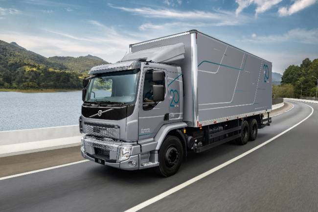 Caminhão Volvo VM da série especial 20 anos