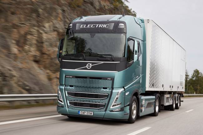 Volvo FH Electric é eleito "Caminhão Internacional do Ano 2024" pela International Truck of the Year