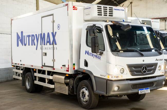 Nutrymax Alimentos renova frota com 80 caminhões Mercedes-Benz para atender crescente demanda