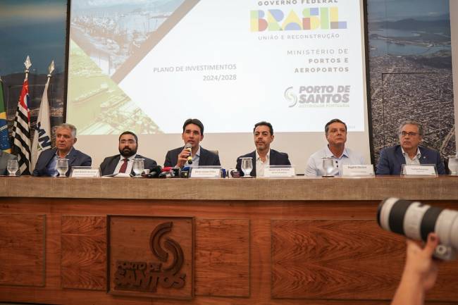 Ministro anuncia inversiones multimillonarias en el Puerto de Santos, en Brasil