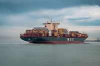 OMI aprueba el primer impuesto global al carbono para el transporte marítimo