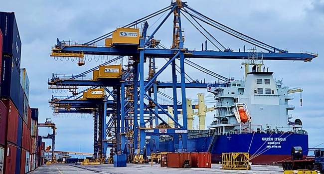 Sepetiba Tecon recebe novo serviço da Cosco