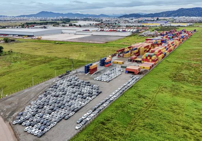 TECADI realiza operação de mais de 2 mil veículos para BYD