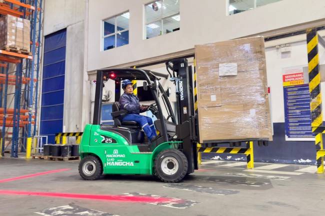 TCP substitui empilhadeiras a combustão por modelos elétricos no Terminal de Paranaguá