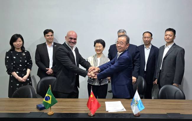 Porto do Rio de Janeiro recebe delegação chinesa e firma parceria para colaboração