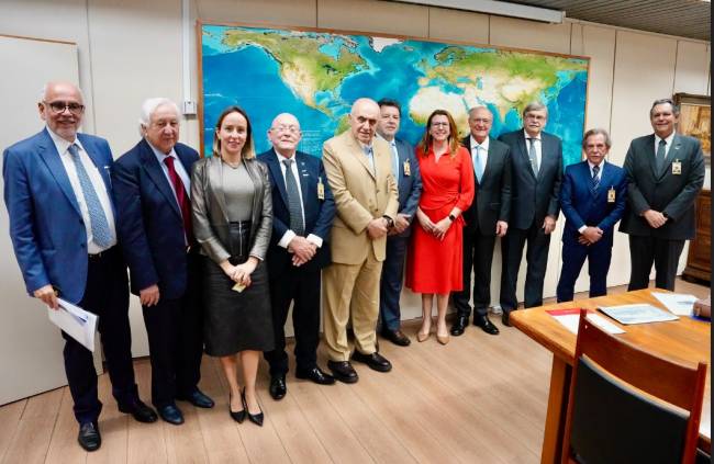 Entidades do transporte rodoviário discutem crédito para energia limpa com Geraldo Alckmin