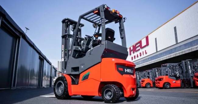 Heli Brasil lança empilhadeira elétrica para o setor de bebidas