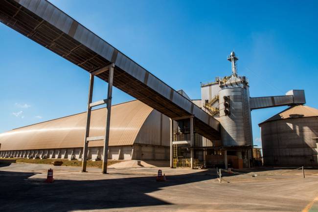 VLI realiza primeiro embarque de milho à China pelo Espírito Santo