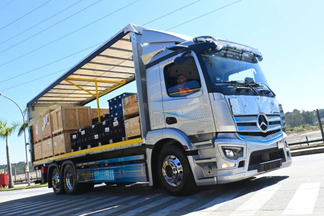 Mercedes-Benz do Brasil utiliza caminhões elétricos eActros em logística interna na fábrica de São Bernardo do Campo