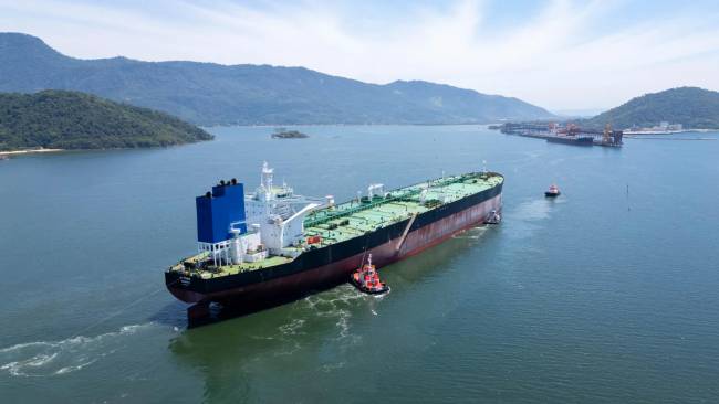 Porto Sudeste realiza operação com o maior navio já atracado em seu terminal