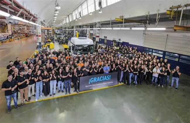 Mercedes-Benz finaliza la producción en la planta de Virrey del Pino e inicia la transición hacia la nueva fábrica en Zárate