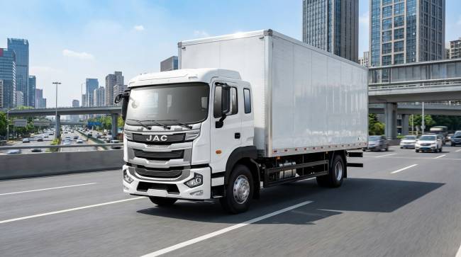 Caminhão pesado A 18.290 da JAC Caminhões.