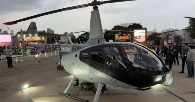 Aeroporto de Vitória recebe transporte inédito de helicóptero pela Rhenus Logistics