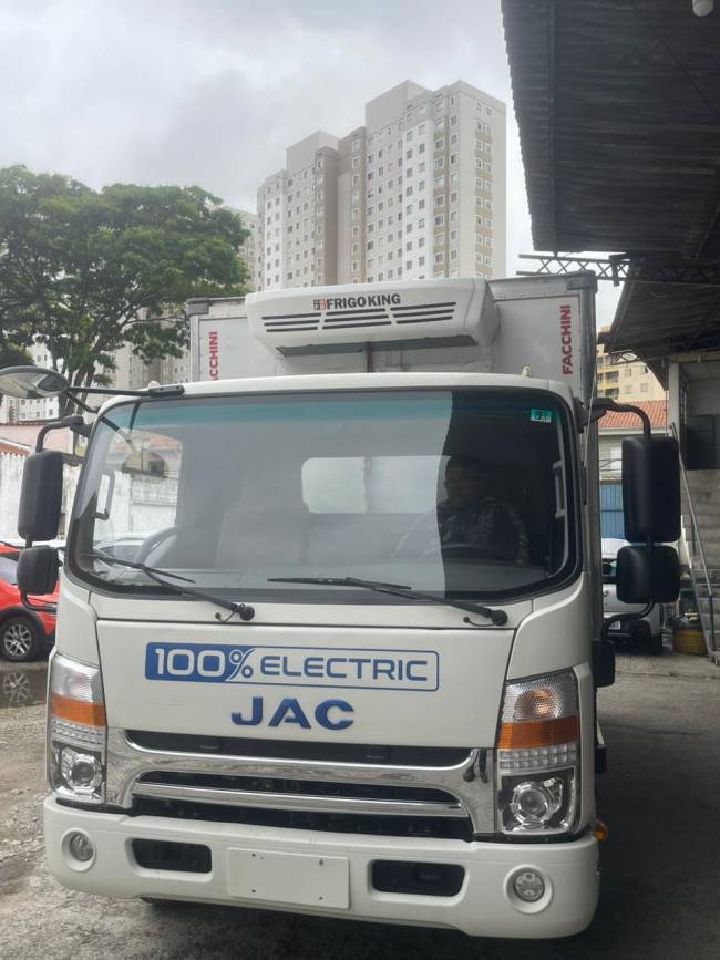 Frigo King lança eFlex Light para operar com veículos elétricos com ePTO