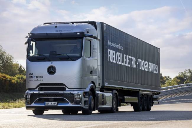 Daimler Truck apresenta novo caminhão a hidrogênio com autonomia de até 1.000 km