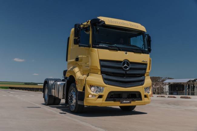 El camión pesado Mercedes-Benz Axor debuta en el mercado argentino