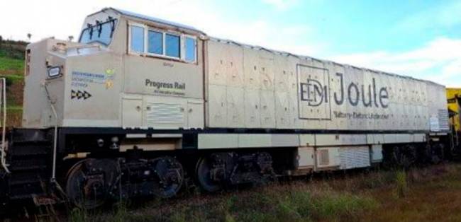 MRS realiza demonstração com maior locomotiva a baterias do mundo 