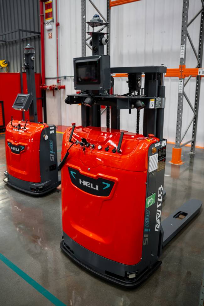 Grupo KMR apresenta empilhadeiras autônomas da Heli Brasil na Intermodal 2026