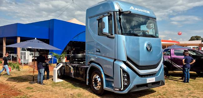 Foton apresenta novos caminhões semipesados e exibe extrapesado elétrico na Agrishow 2026