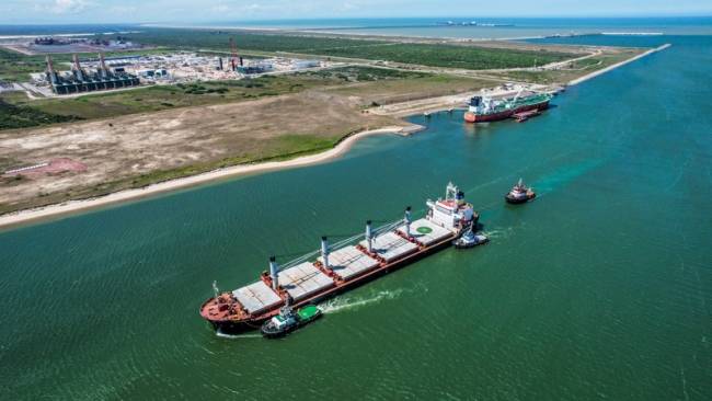 Porto do Açu ganha condomínio logístico e pátio para caminhões