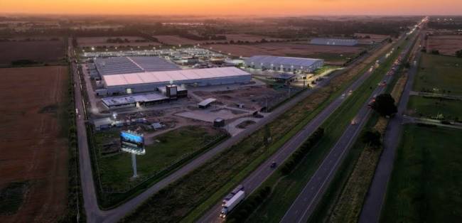 Mercedes-Benz Camiones y Buses inaugura nuevo centro industrial en Zárate, Argentina