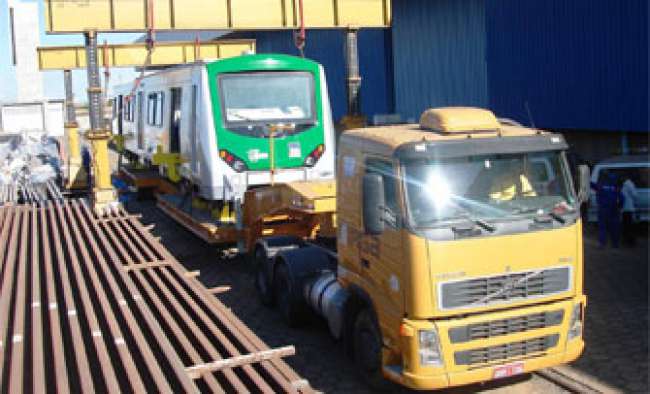 Irga transporta 48 vagões de metrô para Brasília