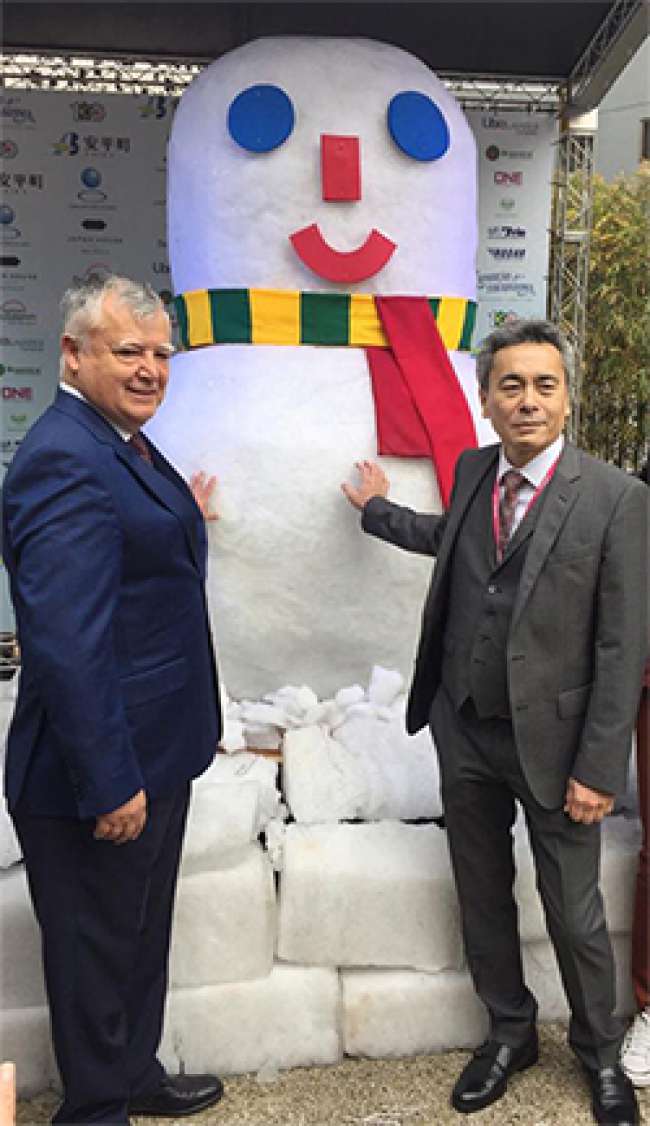 Operação especial traz boneco de neve gigante do Japão para o Brasil
