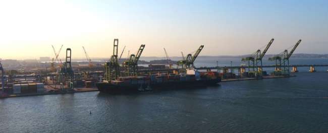 Porto do RJ recebe o maior porta-contêineres operando em águas brasileiras