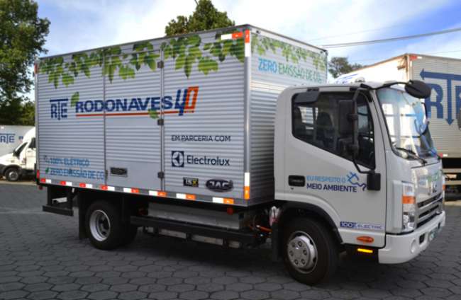 RTE Rodonaves inicia testes com caminhão 100% elétrico para entregas em São Paulo