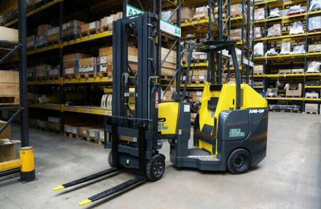 Combilift lança selecionadora de pedidos elétrica e autônoma